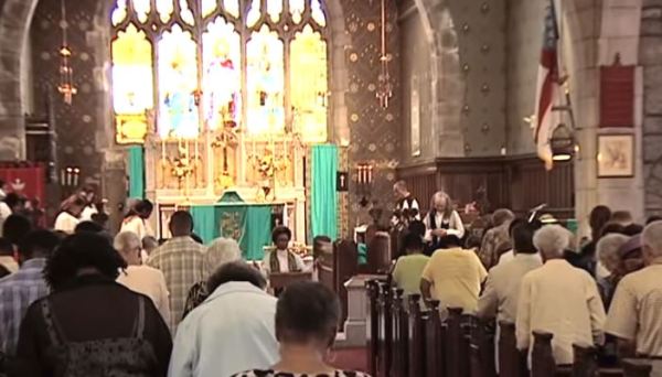 Dr.Rev.Wil.Gafney.preaching.to.men.and.women