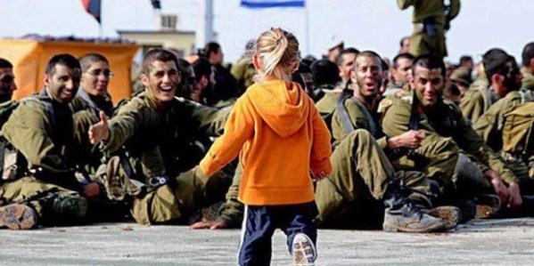 Little-girl-with-Israeli-soldiers-620x310